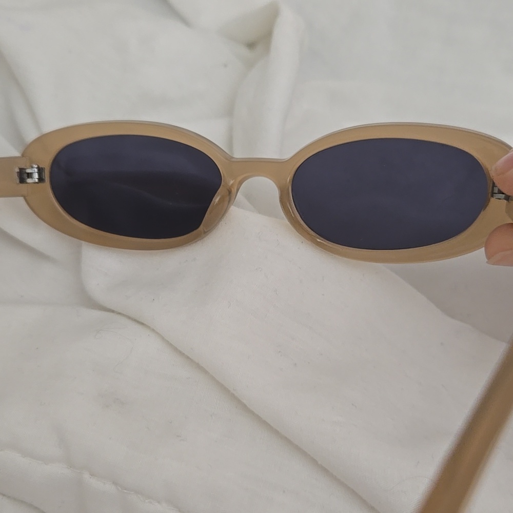 Oval Beige Sunglasses As Seen On Gigi Hadid Y2K Supermodel Festival New As Is - Picture 8 of 15